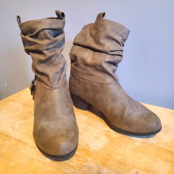 Danita Brown Faux Leather Fur Lined Heeled Boots - Picture 2 of 4